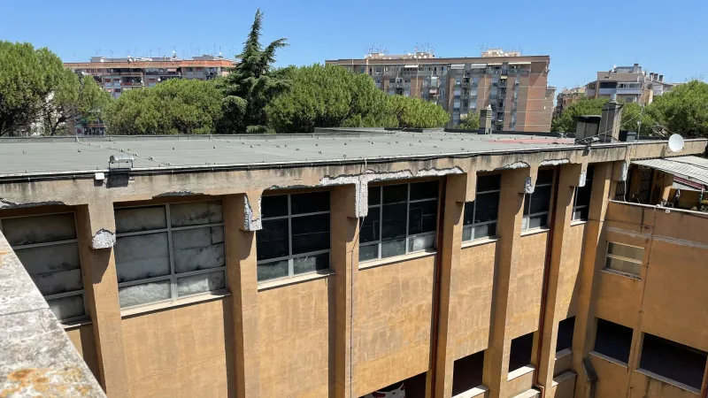 Edificio pubblico nello stato di fatto